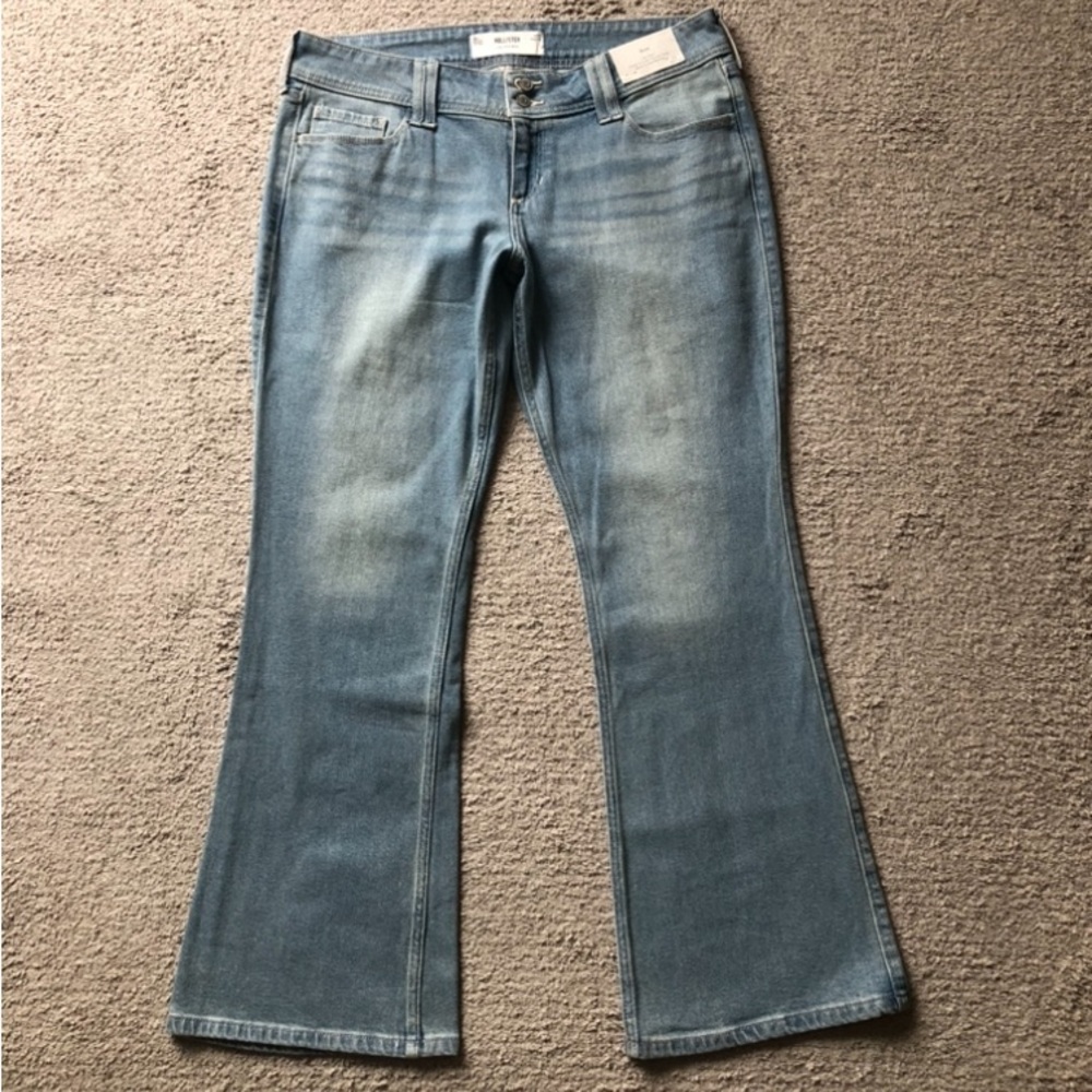 Hollister Jeans Low Rise Boot Cut . NWT.